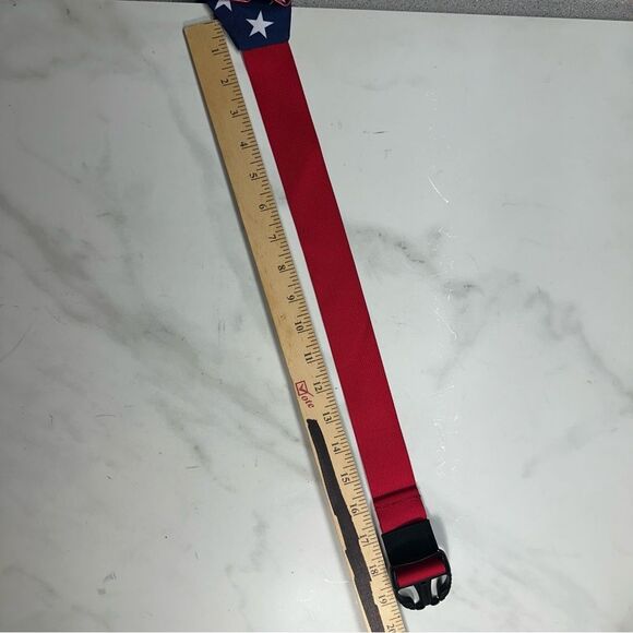 Kavu Spectator red, white & blue US flag waist bag fanny pack, adjustable strap - Picture 11 of 12